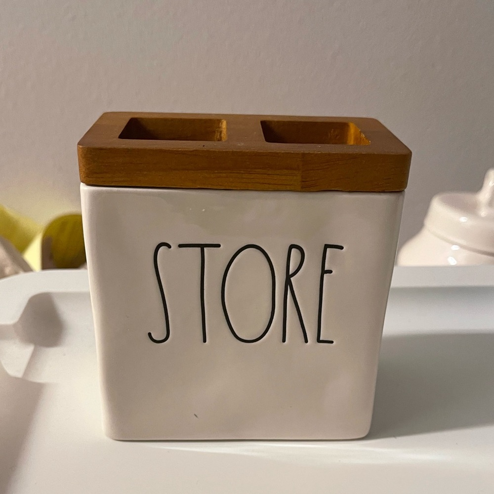 New Rae Dunn STORE holder case